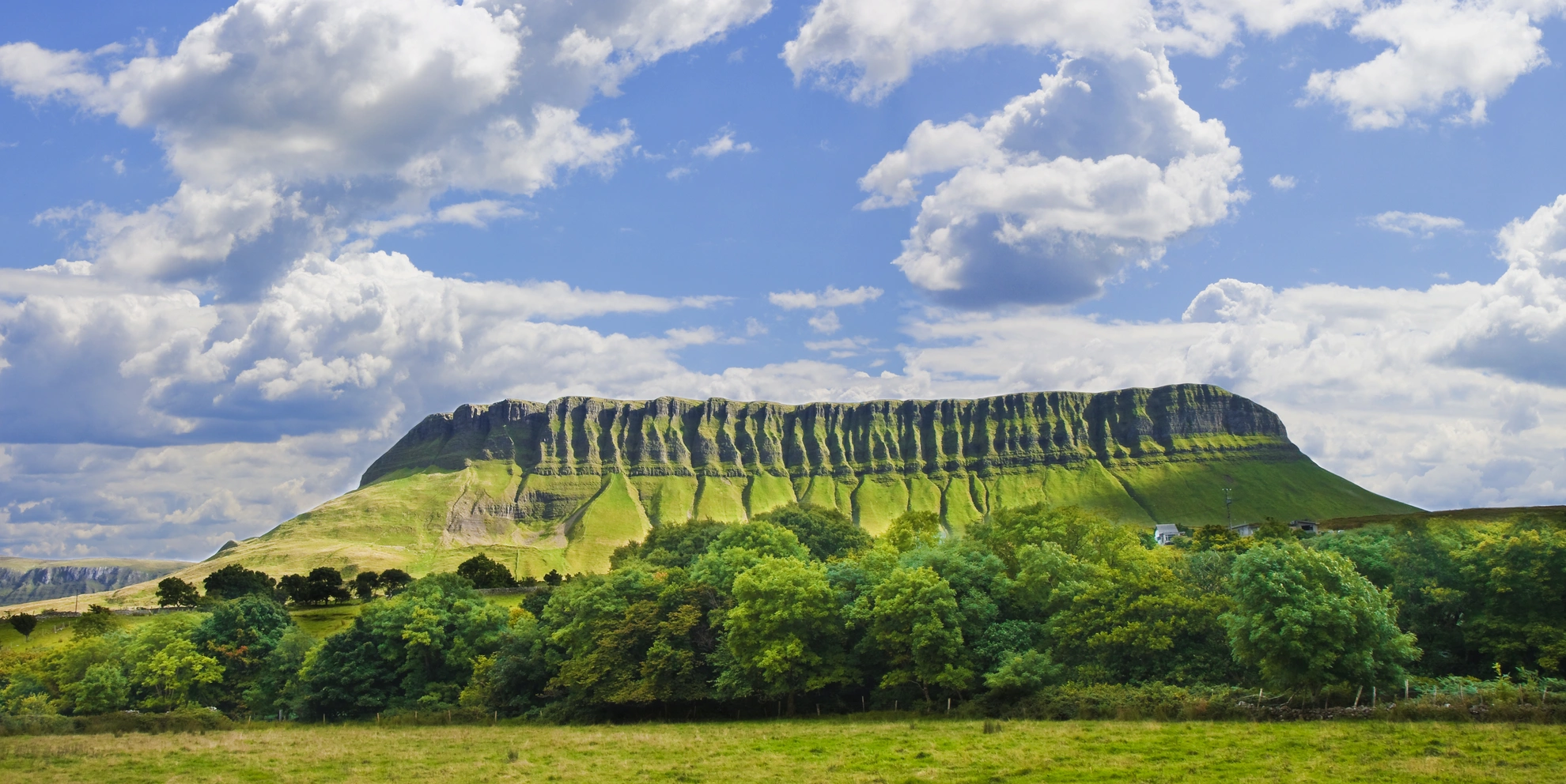An image depicting the trail Benbulbin Diarmuid and Grainnes Bed and its surrounding area.