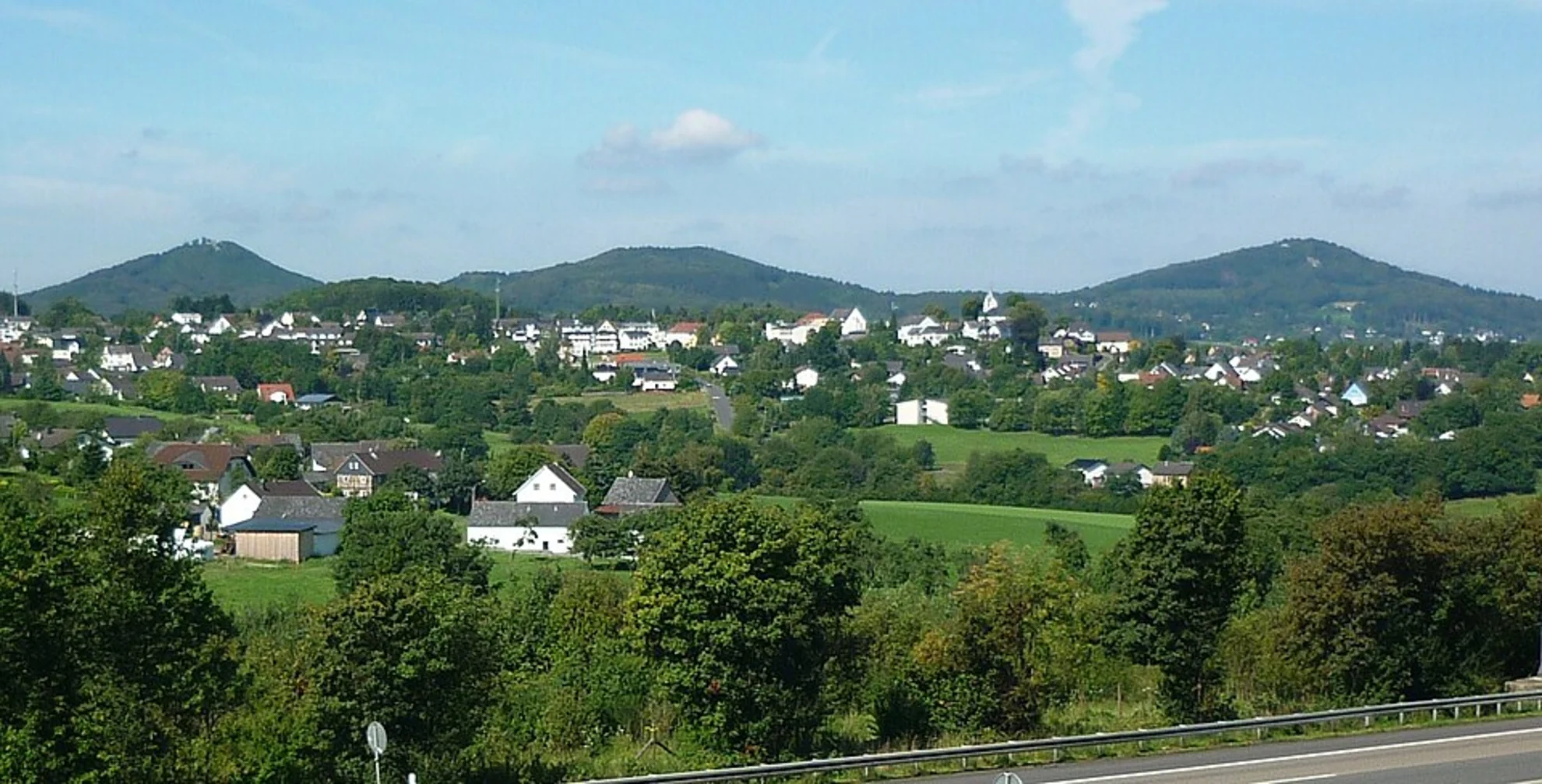 An image depicting the trail Wasserfall and Großer Olberg Loop and its surrounding area.
