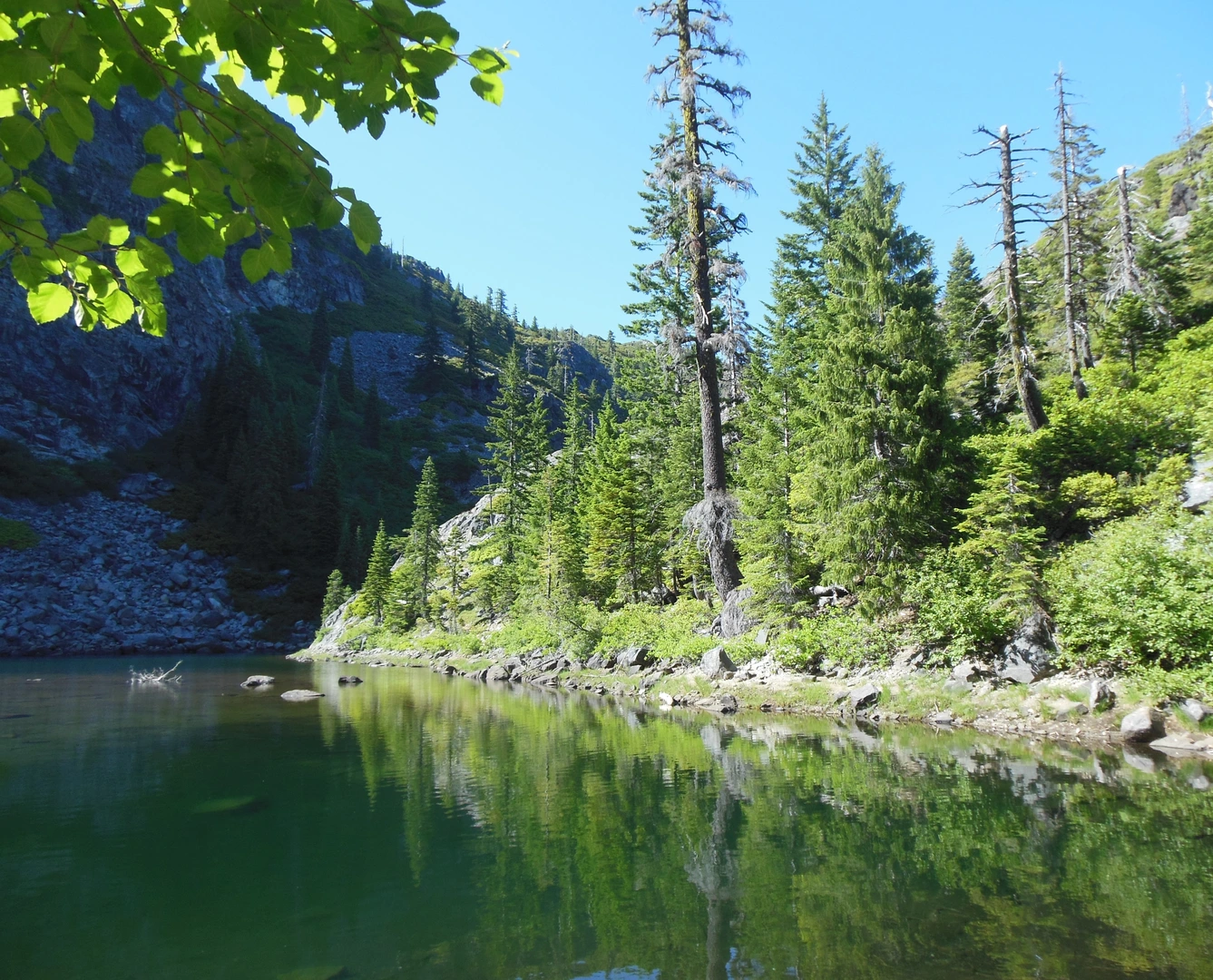 An image depicting the trail Terrace Lake, Cliff Lake and Cedar Lake and its surrounding area.