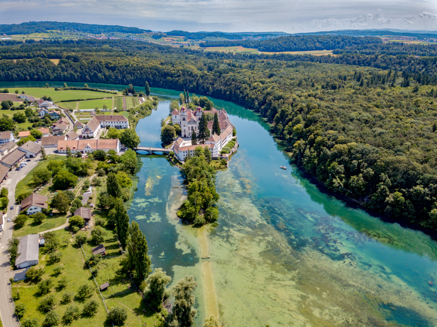 An image depicting the trail Around River Rhein from Marthalen and its surrounding area.