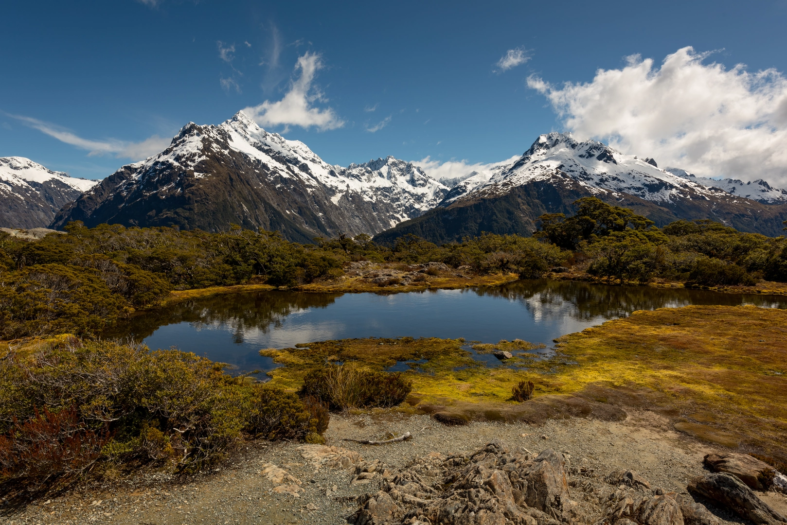 An image depicting the trail Routeburn Track - Key Summit Track and its surrounding area.