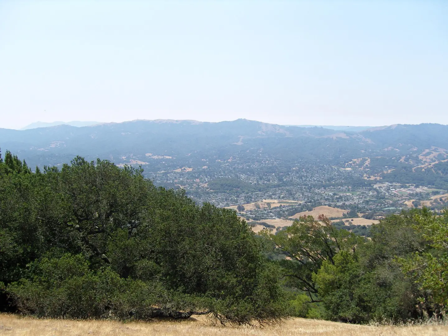 An image depicting the trail Big Rock Ridge and its surrounding area.