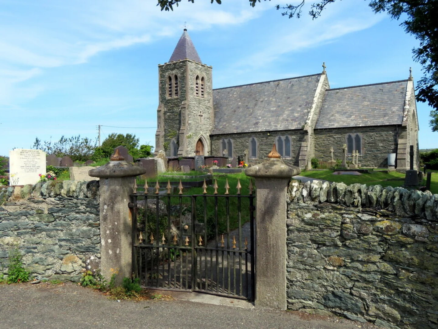 An image depicting the trail Llanddeusant Loop and its surrounding area.
