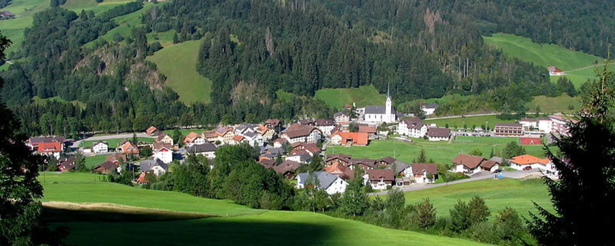 An image depicting the trail Rundweg zur Kneippanlage in Flühli and its surrounding area.