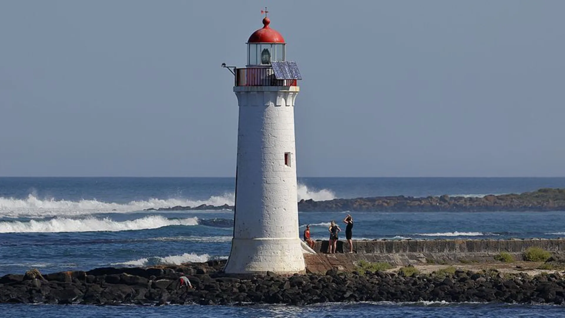 An image depicting the trail Port Fairy to Griffiths Island Walk and its surrounding area.