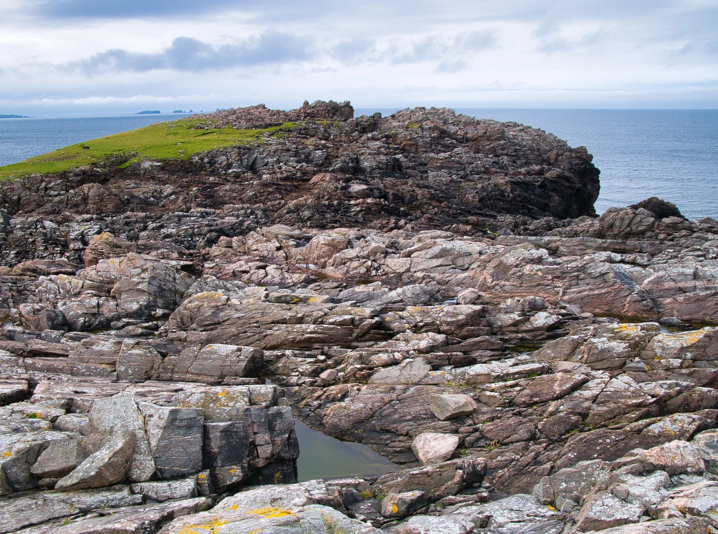 An image depicting the trail Stany Hill, Mass John's House, Green hill, Nev of Stuis and Stacks of Stuis and its surrounding area.
