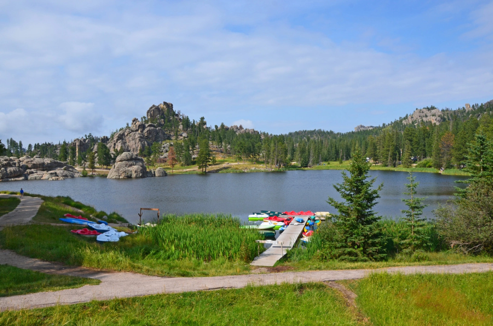 An image depicting the trail Sylvan Lake and Sunday Gulch Loop Trail and its surrounding area.