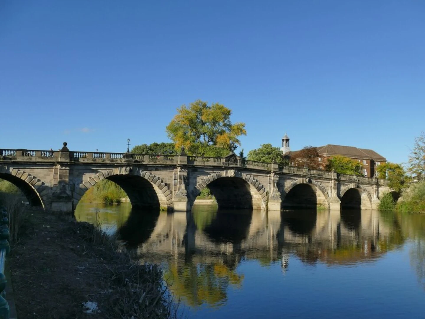 An image depicting the trail Shrewsbury River Loop Walk and its surrounding area.