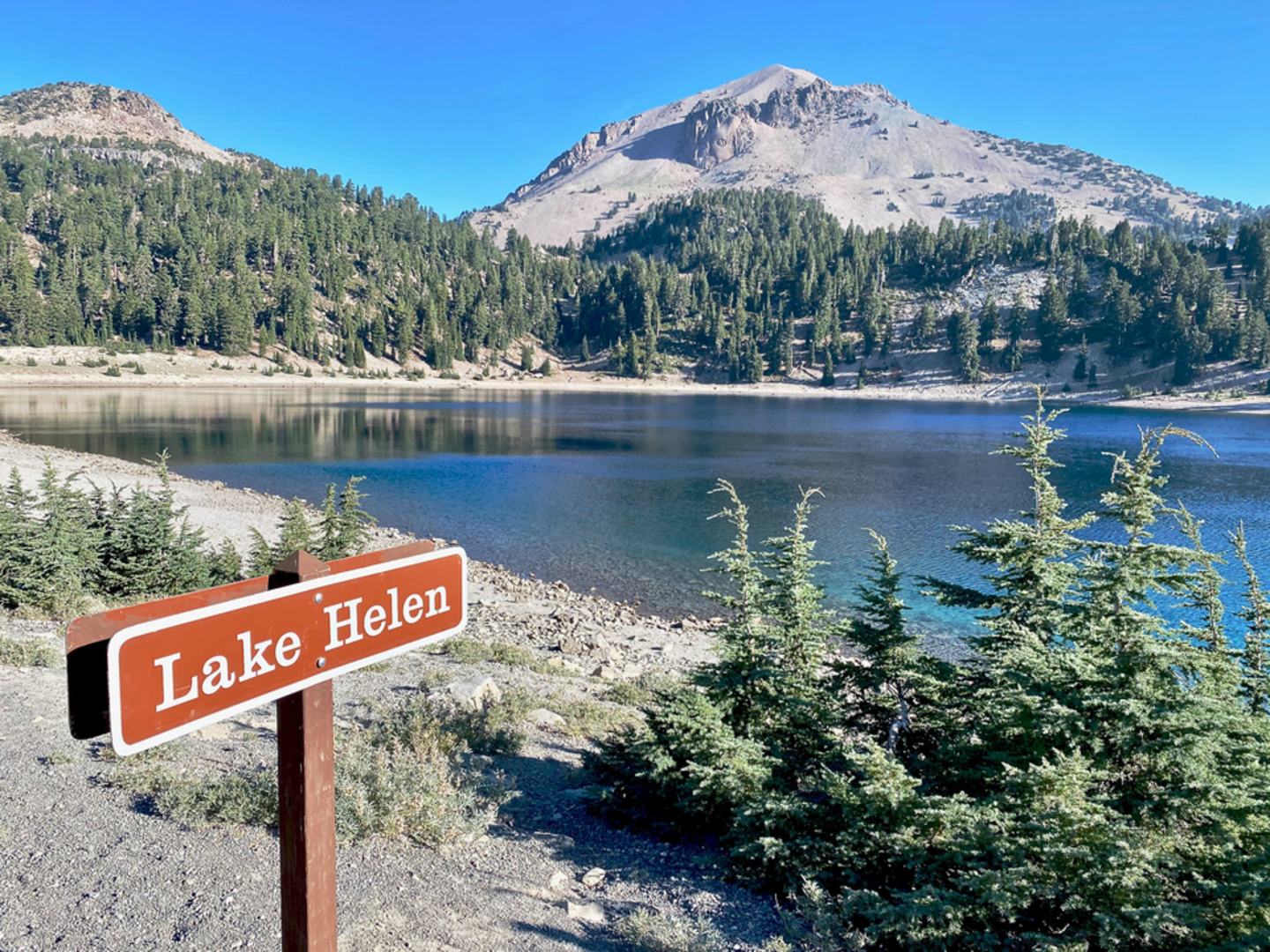 An image depicting the trail Helen Lake via Horse Camp Trail and its surrounding area.