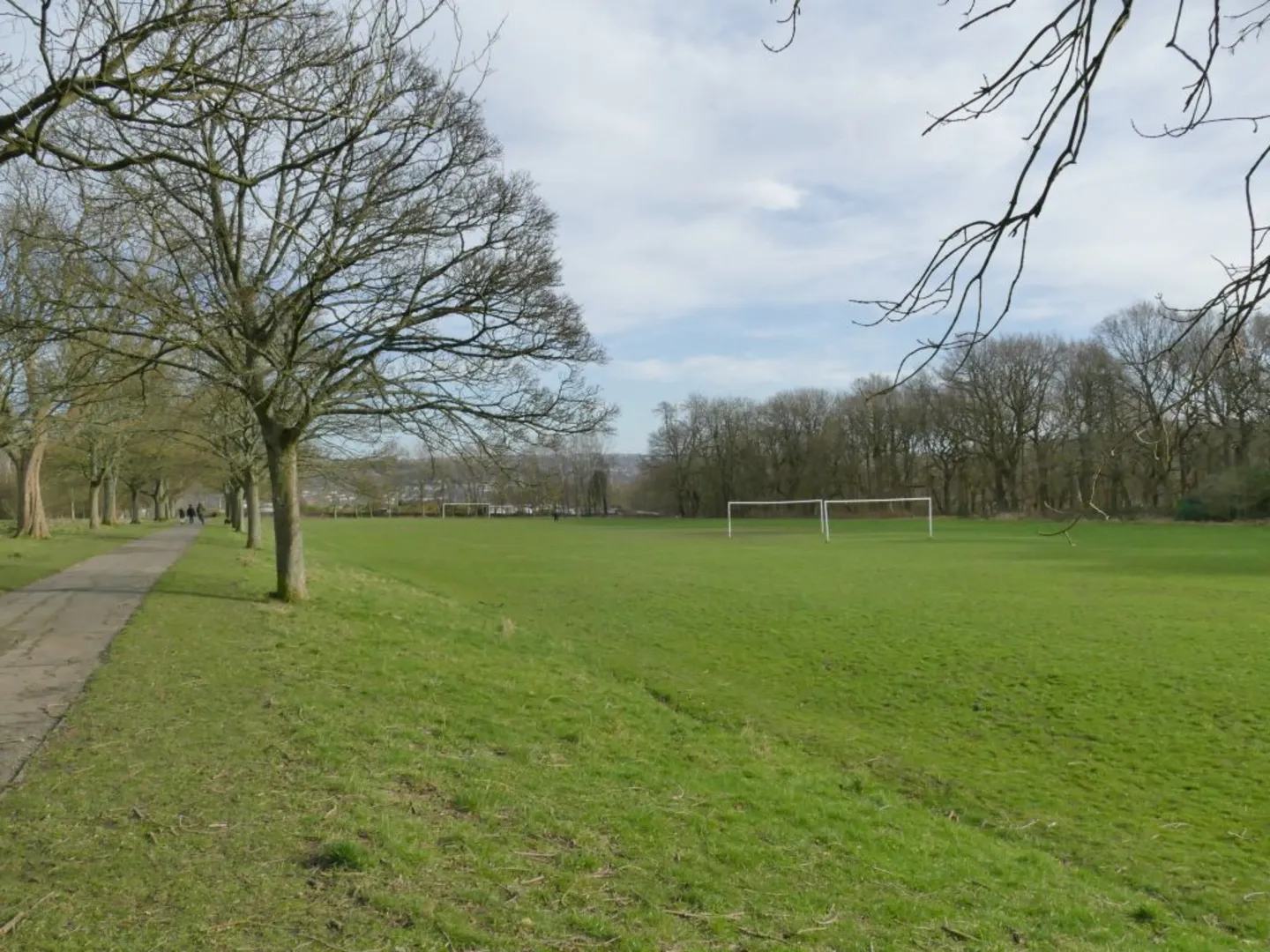 An image depicting the trail Northcliffe Park Loop and its surrounding area.