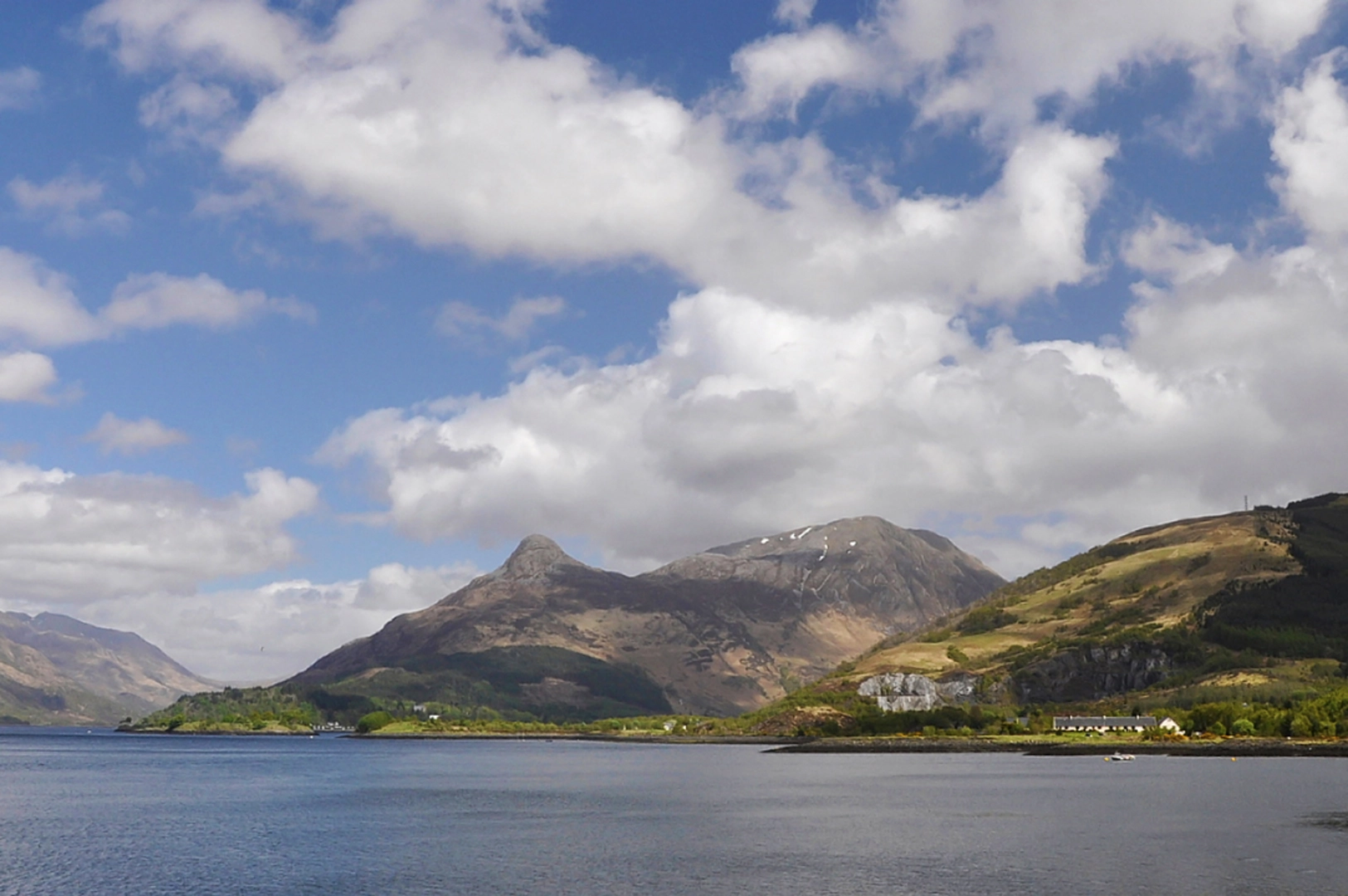 An image depicting the trail Loch Fell and Capel Fell Loop from Selcoth and its surrounding area.