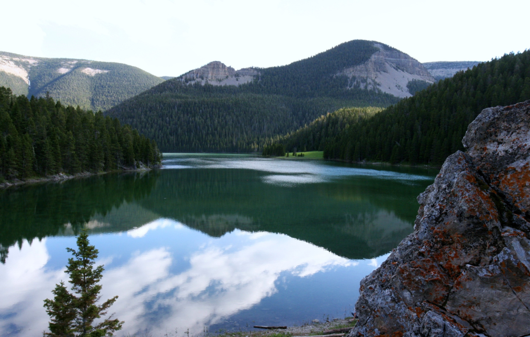 An image depicting the trail Grand View Trail via Crystal Lake Trail and its surrounding area.