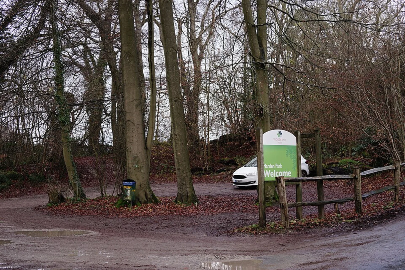 An image depicting the trail Woldingham Loop via Marden Park and its surrounding area.